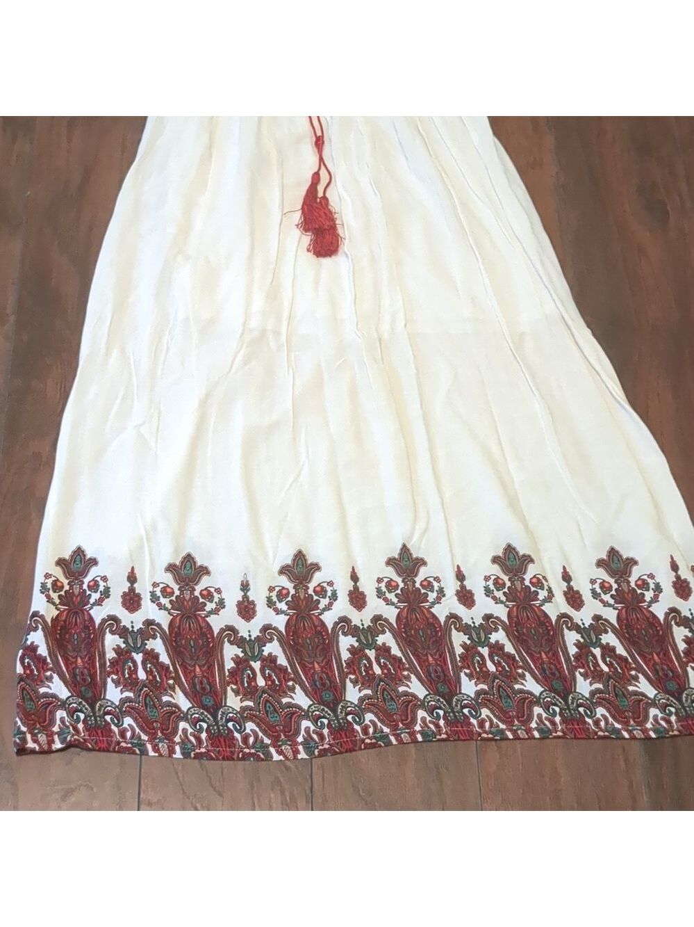 Elegant White And Red Embroidered Maxi Skirt - Picture 2 of 8